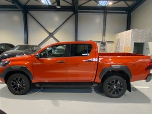 Toyota Hilux 2025 Diésel SUV 4.1-6L Automática 50,001-75,000 Millas Asientos de Cuero Techo Solar En Venta - Product Image 5