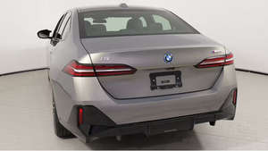 Voiture d'occasion certifiée 2025, faible kilométrage, transmission automatique, sièges en cuir, jamais accidentée et prête à rouler - Product Image 4