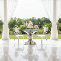 Table à gâteau de luxe moderne et onirique en acier inoxydable doré avec plateau en verre durable pour mariage, événement, fête, hôtel, salon