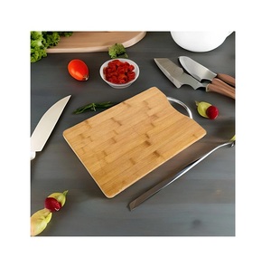 Tabla de cortar de madera de diseño antiguo con acabado marrón y mango de metal ideal para tabla de cortar verduras - Product Image 1