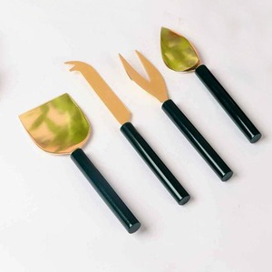 ชุดเครื่องมือหั่นและหั่นชีสสแตนเลสด้ามไม้หนาสองเฉด - Product Image 3