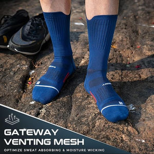 Calcetines atléticos personalizados para correr para hombre, equipo de compresión deportiva para senderismo, cojín de invierno, patrón de letras antideslizantes con logotipo corporal - Product Image 4