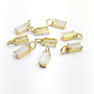 Colgante de Plata 925 con Piedra Lunar Arcoíris en Corte Baguette, Venta al Por Mayor |   Amuleto de Piedra Natural Chapado en Oro - Product Image 5