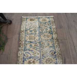 Alfombra Turca de 1.8x4.4 pies, Alfombra Vintage Azul con Diseño Floral de Lana - Product Image 3