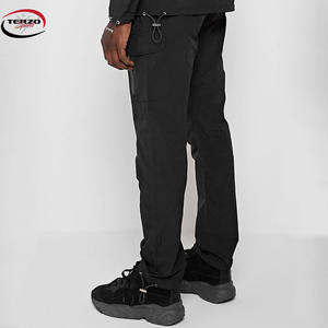 Venta al por mayor chándal de nailon Negro hombres logotipo personalizado impreso de talla grande conjuntos de entrenamiento transpirable cortavientos diseñadores de ropa de calle - Product Image 4