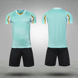 Ensemble de maillot et short de football personnalisé, uniforme de football respirant, séchage rapide, 100% polyester, équipement d'entraînement - Product Image 3