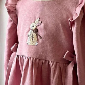Vestido de lino suave bordado a mano para niñas, estilo informal para el primer cumpleaños de niños pequeños, OEM hecho en Vietnam - Product Image 5