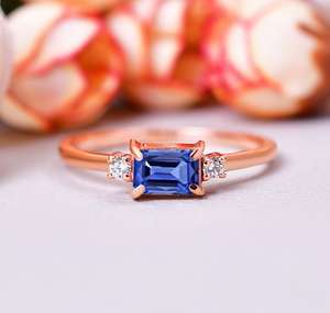 แหวนแทนซาไนต์ทรงเหลี่ยมแบบวินเทจ เงินแท้ 925 ชุบทองคำขาว 14K สไตล์มินิมอล เหมาะสำหรับเป็นแหวนหมั้นหรือแหวนซ้อน ดีไซน์เรียบหรูสำหรับผู้หญิง - Product Image 1