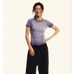 El más vendido de moda 205gsm 100% algodón impreso Oem logo suelto liso en blanco niñas mujeres de longitud corta Mujer Top camiseta - Product Image 6