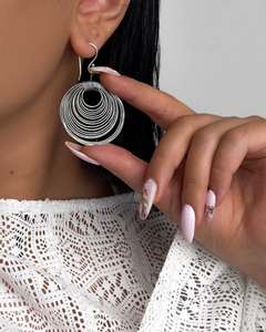 Boucles d'oreilles en spirale en fil métallique faites à la main, dorées et argentées, légères, rondes, pendantes, pour femmes, bijoux minimalistes - Product Image 2