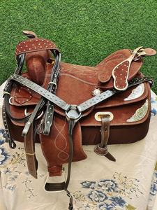 Selle de cheval synthétique faite à la main Western Barrel Racing Trail Tack Produits de course de chevaux équestres anglais d'Inde - Product Image 5