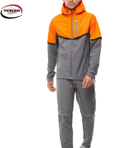 Venta al por mayor de chándal cortavientos de nailon transpirable informal con logotipo personalizado para exteriores, conjuntos estampados de talla grande de otoño - Product Image 1