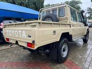 Toyota LandCruiser 79 V8 pick-up double cabine d'occasion 2023 - Product Image 3