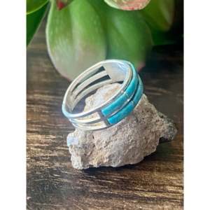 Anillo Hecho a Mano con Turquesa Kingman e Incrustaciones de Plata de Ley, Hecho en Navajo para Uso Diario, Chapado en Platino y Rodio, Certificado por IGI - Product Image 3
