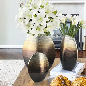 Florero de metal tradicional con la mejor forma ovalada y patrones únicos y acabado antiguo para decoración patrimonial a precio mayorista - Product Image 4