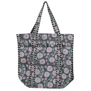 Sac fourre-tout en coton matelassé à imprimé floral fait à la main en Inde pour femmes, grand sac écologique pour la plage, les fêtes et les courses - Product Image 1
