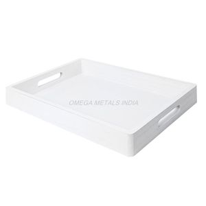 Bandeja de madera hecha a mano en elegante color gris con forma rectangular moderna y asas doradas perfectas para servir con estilo - Product Image 6