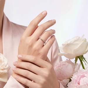 Anillo de Boda Apilable Jeulia de Dos Tonos con Diseño Trenzado - Bañado en Rodio y Oro de 14K con Zirconia - Product Image 5