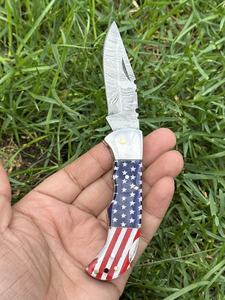 Cuchillo de bolsillo plegable hecho a mano personalizado con mango de bandera americana, parte posterior de acero damasco con funda de cuero, Material plástico multihoja - Product Image 3