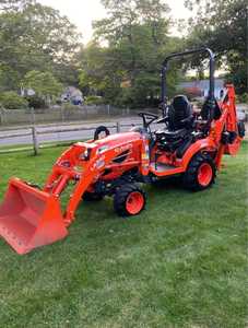 รถแทรกเตอร์ขนาดเล็ก Kubota BX23S พร้อมอุปกรณ์ตักดิน ขุดดิน และตักดินด้านหน้าแบบไฮดรอลิก สำหรับงานเกษตรและจัดสวน - Product Image 2