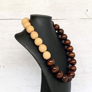 Collier ras du cou en bois de style tribal, artisanat en bois fait à la main pour la mode et la décoration intérieure - Product Image 1