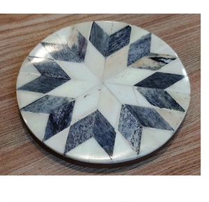 Ensemble de sous-verres en matériaux personnalisés Tampons ronds en pierre de style classique pour la cuisine Fabriqué en Inde - Product Image 1