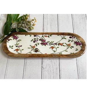 Bandeja de madera de diseño grabado para servir comida, la última bandeja de madera de mango para uso en el hogar, la Oficina y la cocina - Product Image 5