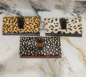 Pochette vintage bohème à fermeture éclair pour femmes, nouveau design, portefeuille mince en cuir à deux volets, bouton fantaisie en fourrure à imprimé animal - Product Image 1