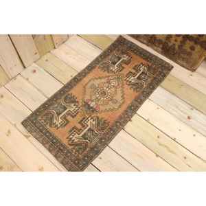 Petit tapis vintage 1,7x3,4 pieds, tapis turc en laine marron à imprimé animal - Product Image 1