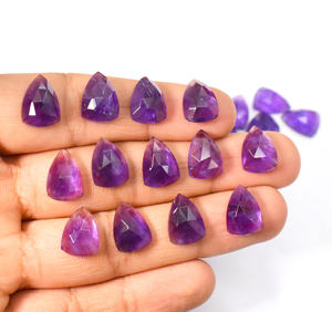 Lote de 29 Piezas de Amatista Natural con Corte Triangular en Forma de Rosa Facetada de 141.50 Quilates - Product Image 6