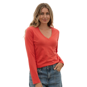 T-shirt femme rouge à manches longues col en V 100% coton biologique de luxe pré-rétréci certifié GOTS Premium Soft Classic Fit Tee - Product Image 3