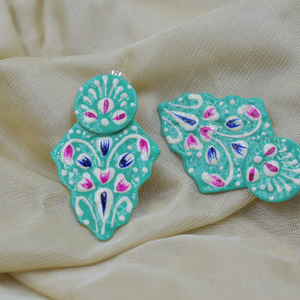 Boucles d'oreilles créoles en laiton pour filles et femmes designer occidental finition mate dorée meenakari partywear - Product Image 3