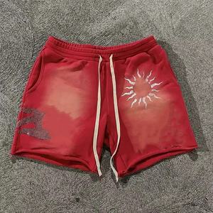 Shorts en molleton de coton délavé rouge pour homme – Doux, chauds, confortables, taille élastique avec cordon de serrage – Idéaux pour le sport, l'entraînement et les loisirs - Product Image 1