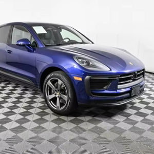 LIMPIO USADO 2023 P o r s c h e Macan AWD - Product Image 1