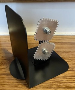 Serre-livres industriel en métal Steampunk à engrenages carrés Sculpture mobile en métal aluminium Unique Home Decor Design - Product Image 3