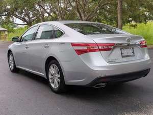 Avalon XLE Premium 2014 d'occasion, conduite à gauche, sièges en cuir foncé, pneus R17 - Product Image 3