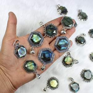 Pendentif Hexagone Labradorite Bijoux de créateur Pendentif plaqué argent Pendentif en forme d'hexagone Pendentif Labradorite - Product Image 1