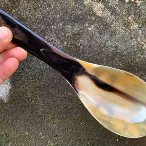 Cuchara de Cuerno de Búfalo Natural, Hecha a Mano y Pulida, Perfecta para Servir Especias, Condimentos o como Decoración de Mesa, Alta Calidad - Product Image 1