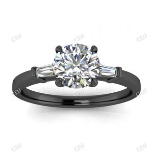 Bague de fiançailles et de mariage à trois pierres en or blanc 18 carats avec diamant Moissanite rond fabriqué par CustomDiamJewel - Product Image 4