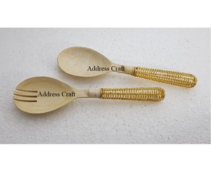 Service à salade en bois de mangue écologique avec poignée en fil de fer Gadgets de cuisine essentiels vaisselle cuillère fourchette ensemble de couverts - Product Image 1