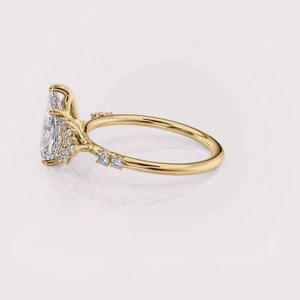 Bague de fiançailles en or jaune 18 carats avec diamant de poire cultivé en laboratoire solitaire - Product Image 2