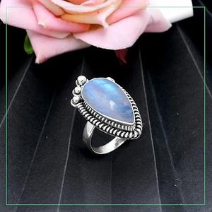 แหวนหมั้นเงินแท้ 925 ชุบโรเดียม ดีไซน์คุณภาพเยี่ยม ทำด้วยมือ ประดับด้วยมูนสโตนสีฟ้าธรรมชาติ รุ้งไฟ - Product Image 3