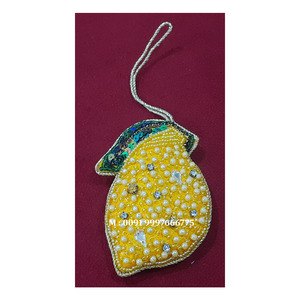 Producto de Bordado con Hilo Plateado y Cuentas, Decoración Colgante en Forma de Mango, Muy Atractivo y de Alta Demanda - Product Image 1