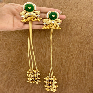 Pendientes tradicionales de estilo Amrapali para mujer, Pendientes colgantes de declaración étnicos indios hechos a mano, acabado dorado antiguo Jhumki - Product Image 1