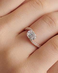 Bague solitaire ovale en diamant bypass de taille design Bague solitaire en diamant de laboratoire Pierre principale Bague en or massif 14 carats - Product Image 2