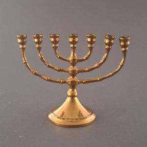 Bougeoir chandelier doré traditionnel élégant bougeoir Menorah en laiton à 9 branches avec Design en forme de coeur pour la décoration intérieure - Product Image 4