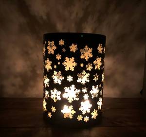 Décorations de Noël 2025 : Lanterne en métal doré faite à la main avec motif flocons de neige ajourés pour bougies votives, idéale pour les mariages - Product Image 6