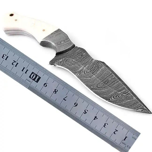 Vente en gros de couteau de skinner de chasse à lame fixe en acier Damas couteau de skinner en acier personnalisé avec étui en cuir - Product Image 5