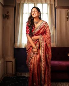 Tissu artisanal de qualité supérieure Kohinoor Banarasi Gold Crush Saree pour les mariages et festivals d'été. - Product Image 1