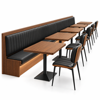 Ensemble de mobilier de restaurant commercial avec banquette industrielle et chaise de salle à manger rembourrée en cuir, table en bois